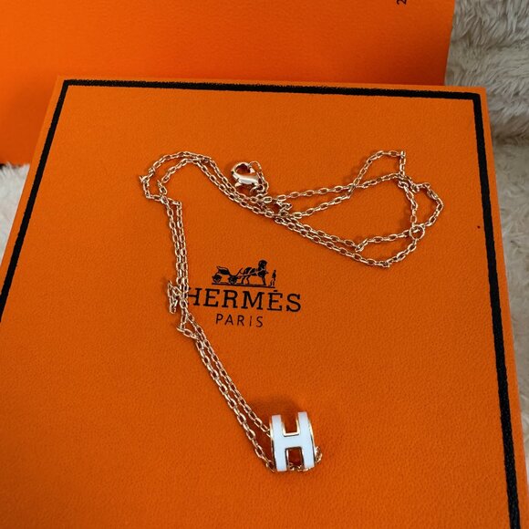 hermes white necklace is beautiful. - Picture 5 of 5